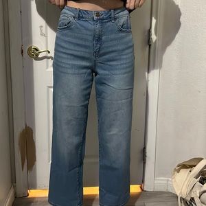 basic straight light wash jeans 🥰